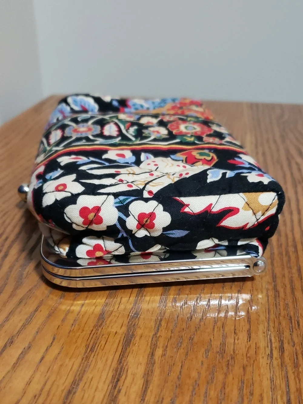 Vera Bradley Versailles Kisslock Makeup Bag / Clutch